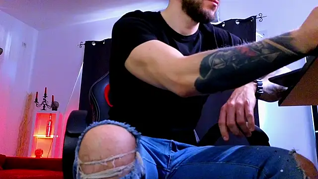 MightyAaron66 Adlı Modelin Canlı XXX Sohbeti