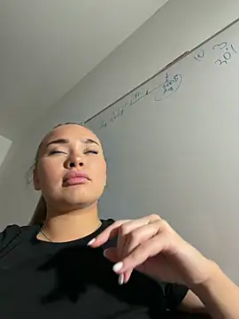 MonicaWestt Live XXX Chat