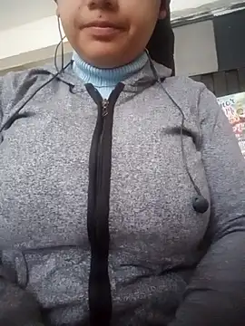 Chat +18 de _Miaaleon ao vivo