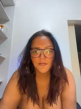 แชท XXX สดของ AuroraChest