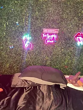 RenaThickAss: онлайн-секс-чат