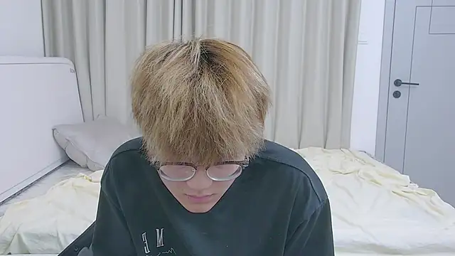 KK-cuteboy Adlı Modelin Canlı XXX Sohbeti