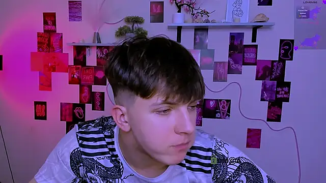 travis_wolf_'s Live XXX Chat