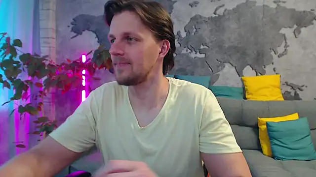 Show modela VikingChrisss na web-kameri