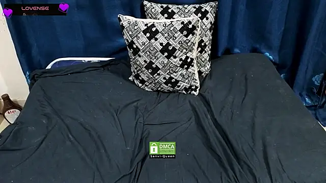 Sanvi-QueenのライブXXXチャット