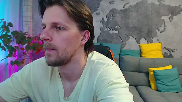 Show modela VikingChrisss na web-kameri