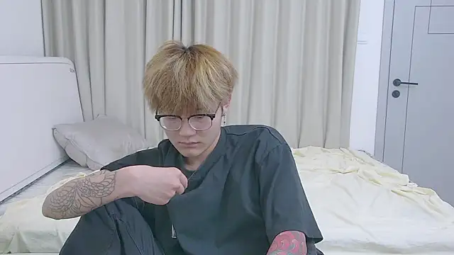 KK-cuteboy Live XXX Chat