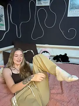 MilaMoone élő XXX-chatje