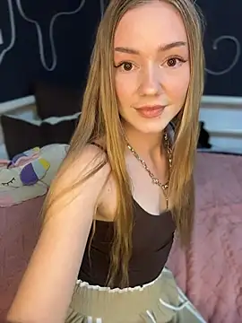 MilaMooneのライブXXXチャット