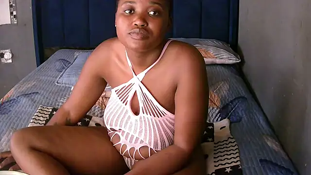 FREAKBARBIE02 Adlı Modelin Canlı XXX Sohbeti