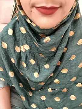 Indian-Aleena Adlı Modelin Canlı XXX Sohbeti