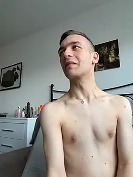 nickdtr23 即時 XXX 聊天