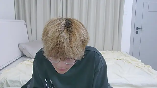 Chat XXX en directo de KK-cuteboy