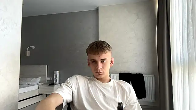 Show modela SoloFury na web-kameri