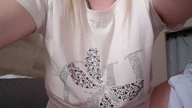 Онлайн чат XXX LaRa_forU