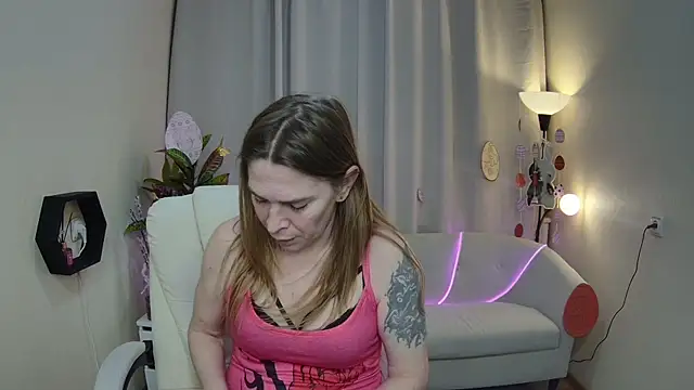 Онлайн чат XXX TessaDaybreak