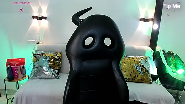 Emili_Roux Chat XXX in diretta