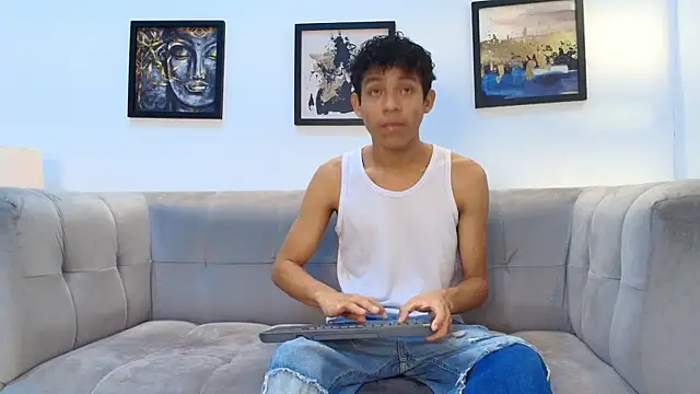 SKINNY_BOYXXX: διαδικτυακό σόου στην κάμερα