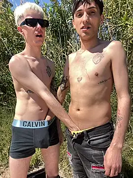 AlphaTwinks Show in webcam