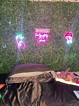 RenaThickAss: διαδικτυακό σόου στην κάμερα