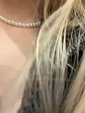 Show modela blonde_exe na web-kameri