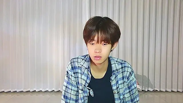 buding-001 Webcam Show