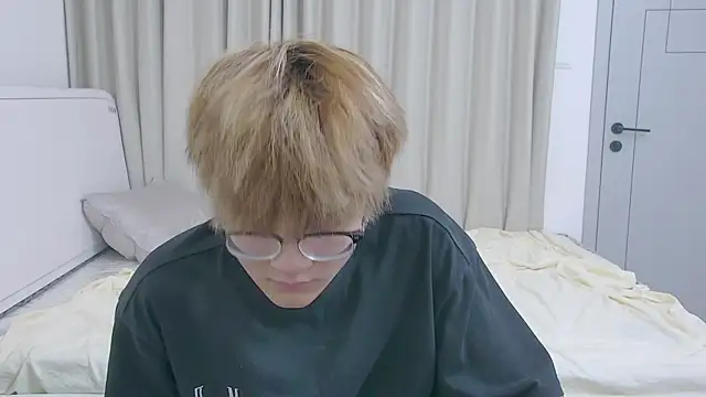 KK-cuteboy 在線直播表演