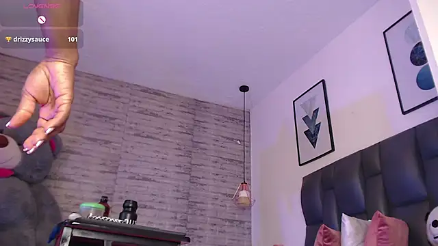 TinnaCobb's Live XXX Chat