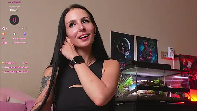 YaraAveiri's Live XXX Chat