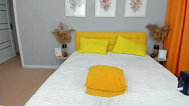 ReginaLorey: онлайн-секс-чат