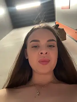 KristiRich Adlı Modelin Canlı XXX Sohbeti