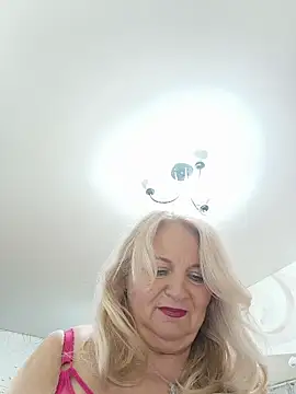 AvrilMillers 现场XXX聊天