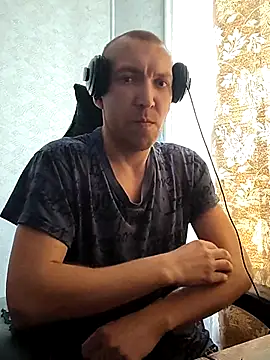 _uncle_Mitya-43_: διαδικτυακό σόου στην κάμερα