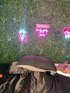 Pokazy przed kamerką – RenaThickAss