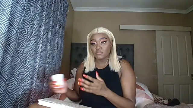 nanababe1 élő XXX-chatje