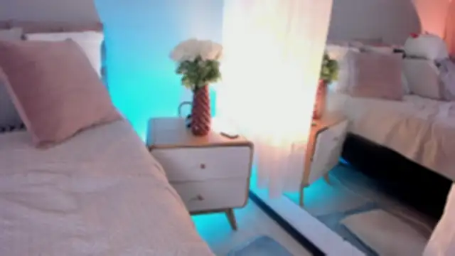 Nicolle_W's Live XXX Chat