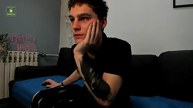 Adam_Porrter: διαδικτυακό σόου στην κάμερα