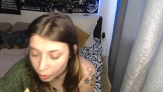 AlienforTwenty Chat XXX live