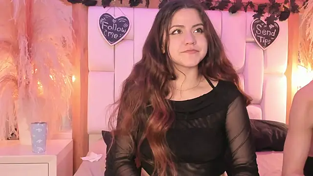 Daphne_And_Roger's Live XXX Chat