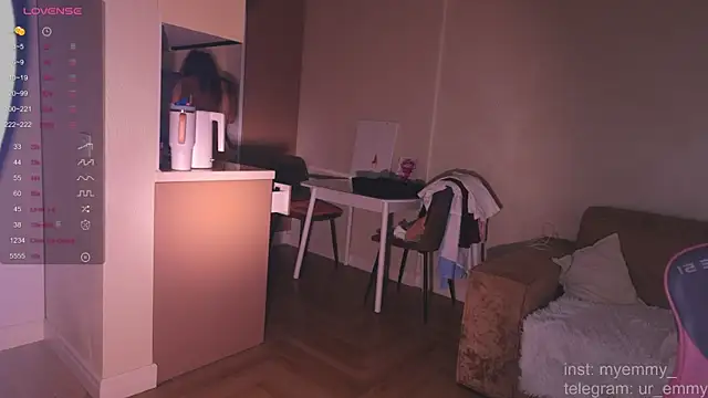 Show modela My_Emmy na web-kameri