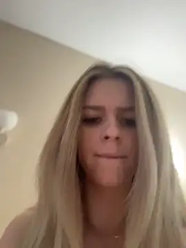 Chat +18 de Love_Bri ao vivo