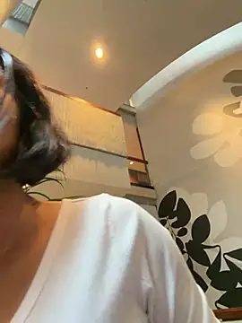 ___NessaのライブXXXチャット