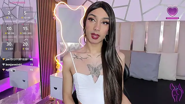 Show modela CYRUS_TAY na web-kameri