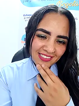 MAYE__13 – Naživo XXX chat