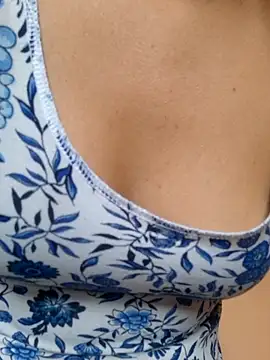 Ally-cutee's Live XXX Chat