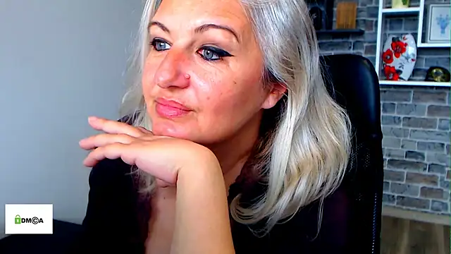 angel_devil_milf élő XXX-chatje