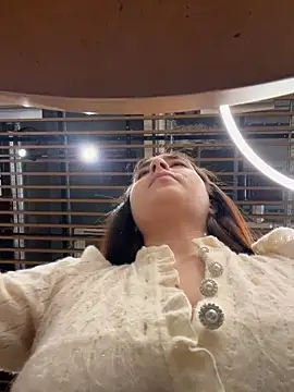 دردشة Holly_Play الجنسية المباشرة