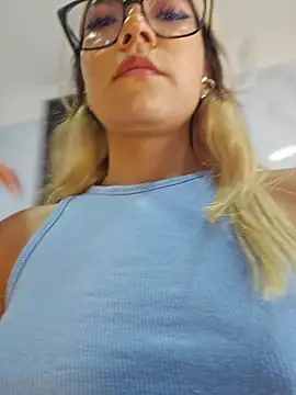 Pretty_roxxyy Adlı Modelin Canlı XXX Sohbeti