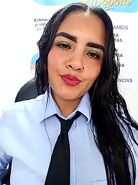 MAYE__13: διαδικτυακό σόου στην κάμερα