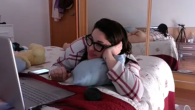 Cuquita83 Live XXX-Chat